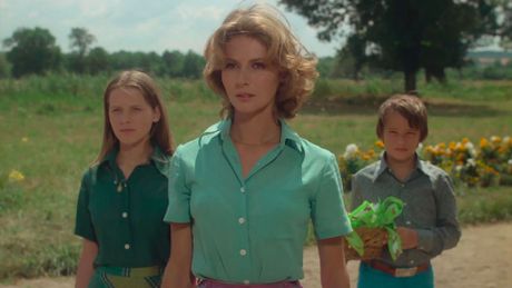Une fille cousue de fil blanc - Trailer