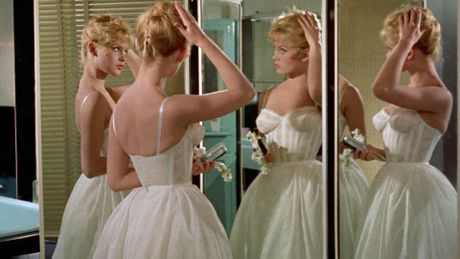 Une Parisienne - Trailer