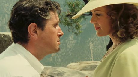Une femme à sa fenêtre - Trailer
