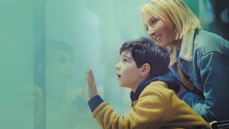 En tongs au pied de l'Himalaya - Trailer