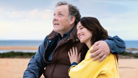 Une place pour Pierrot - Trailer