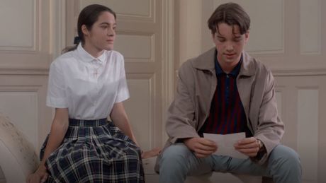 A cause d'elle - Trailer