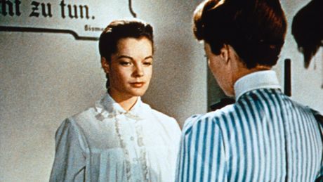 Jeunes filles en uniforme - Trailer
