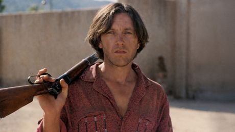Les longs manteaux - Trailer